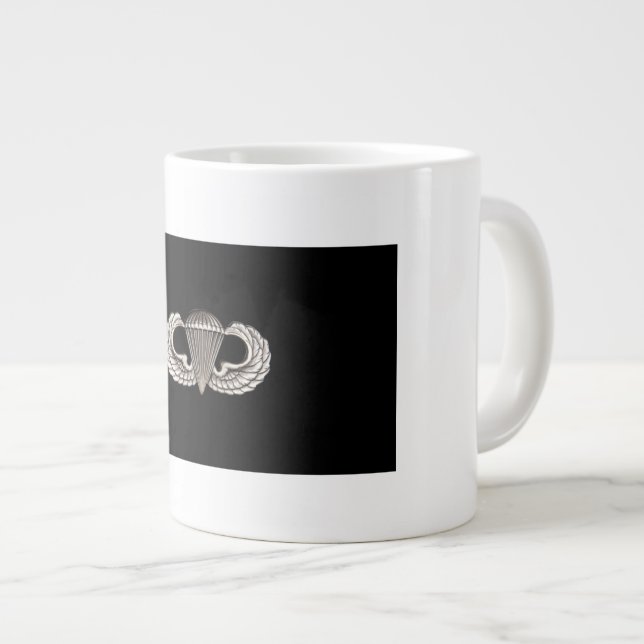 Im Flugzeug Jumbo-Tasse (Vorderseite Rechts)