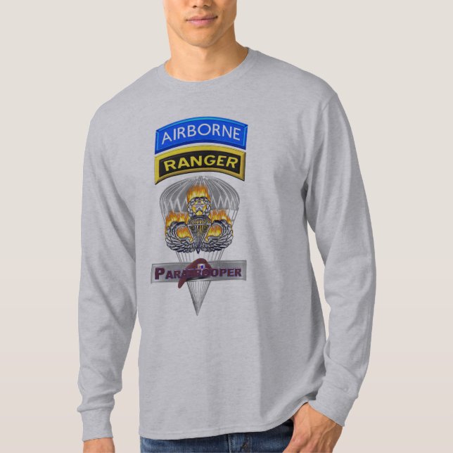Im Flugzeug Ranger Master Flaming Parachutist Flüg T-Shirt (Vorderseite)