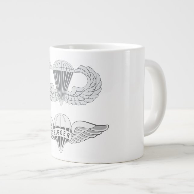 Im Flugzeug Rigger Jumbo-Tasse (Vorderseite Rechts)
