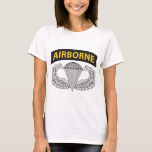 Im Flugzeug Sprungs-Flügel mit im Flugzeug T-Shirt