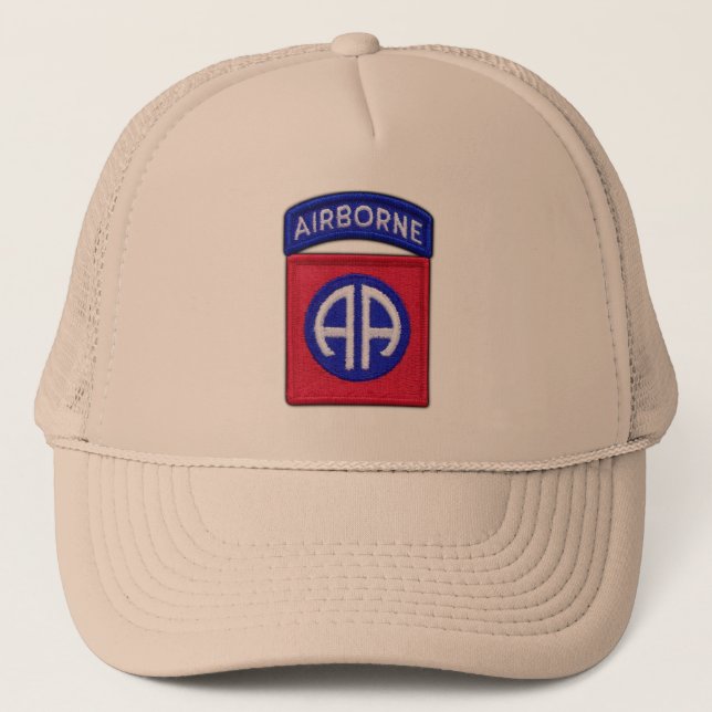 im Flugzeug Veteranen der 82. Division Vets Hat Truckerkappe (Vorderseite)