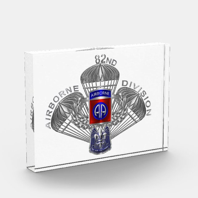 im Flugzeug Zollformalitäten der 82. Division Fotoblock (Links)