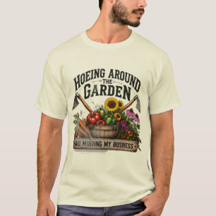 Im Garten hacken und mich um meine Angelegenheiten T-Shirt