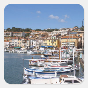 Im Hafen im Dorf Cassis. Fischerei und Quadratischer Aufkleber