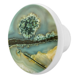 Im Inneren eines halb wertvollen Steins Keramikknauf