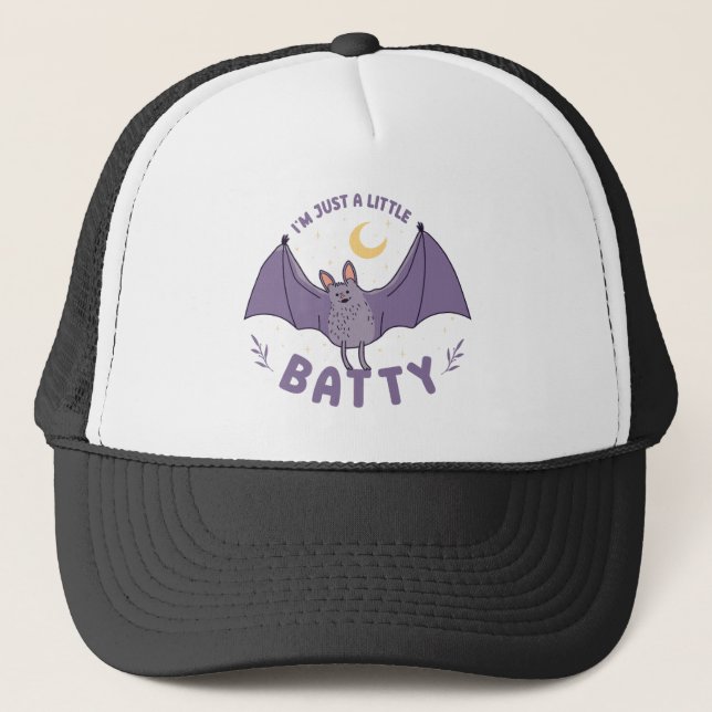 I'm Just A Little Batty Funny Halloween Bat Pun Truckerkappe (Vorderseite)
