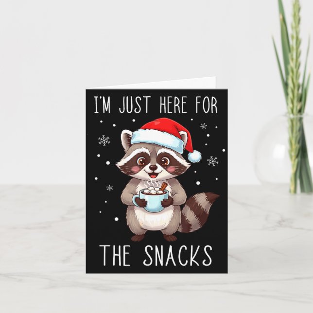 I'm Just Here For The Snacks Christmas Raccoon  Karte (Vorderseite)