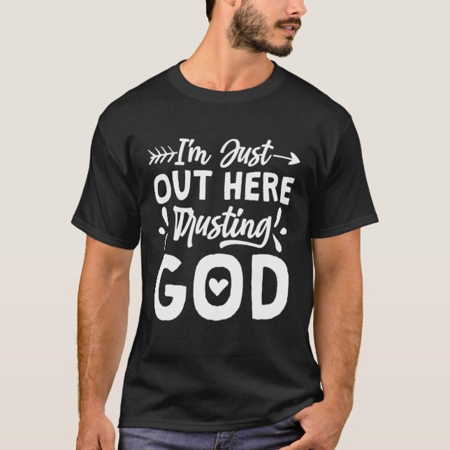 I'M Just Out Here Trusting God Religious & Christ  T-Shirt (Vorderseite)