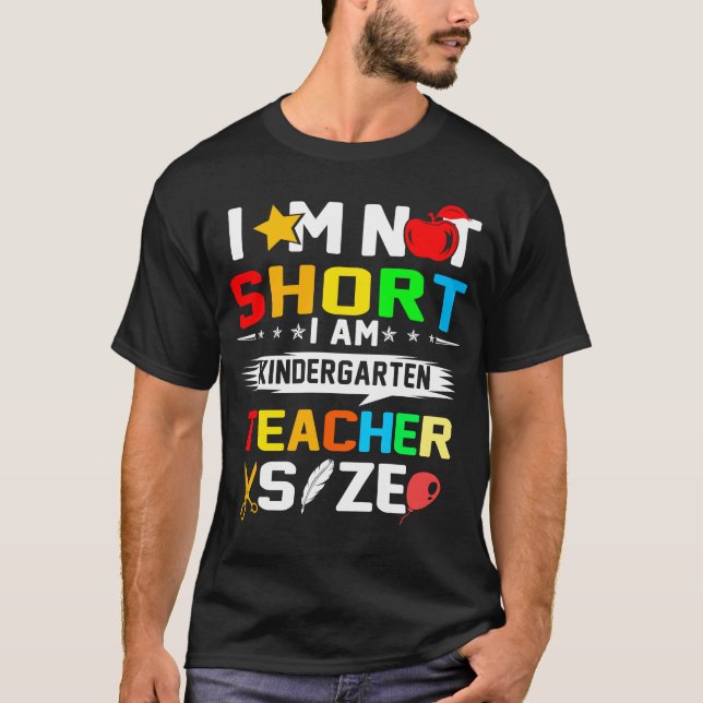 im Kindergarten Lehrergröße nicht kurz T-Shirt (Vorderseite)