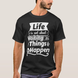 Im Leben geht es nicht darum, warten, dass etwas g T-Shirt