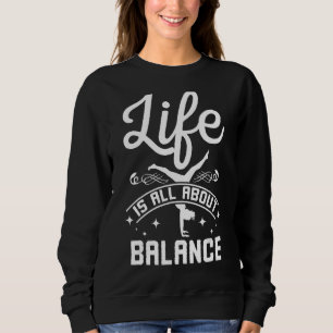 Im Leben geht es um Balance Yoga Sweatshirt