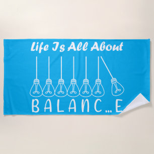 Im Leben geht es um die Balance motivierend Inspir Strandtuch