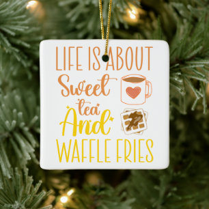 Im Leben geht es um süßen Tee und Waffelfriede. Keramikornament