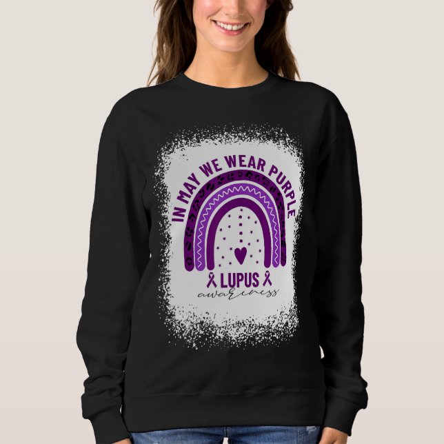 Im Mai tragen wir einen Lila Lupus Awareness Rainb Sweatshirt (Vorderseite)