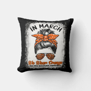 Im März gebleicht, tragen wir Orange Messy Bun MS  Kissen