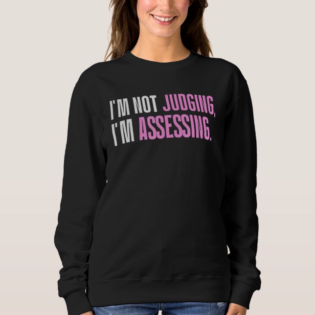 I'm Not Judging I'm Assessing Funny Saying_1 Sweatshirt (Vorderseite)