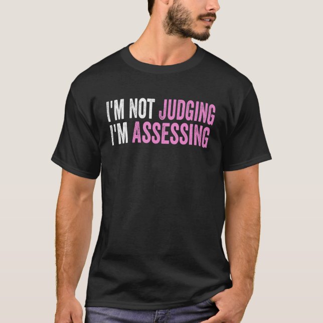 I'm Not Judging I'm Assessing Funny Saying Quote T-Shirt (Vorderseite)