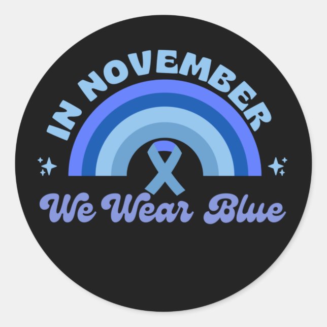 Im November tragen wir Blau, Regenbogen Runder Aufkleber (Vorderseite)