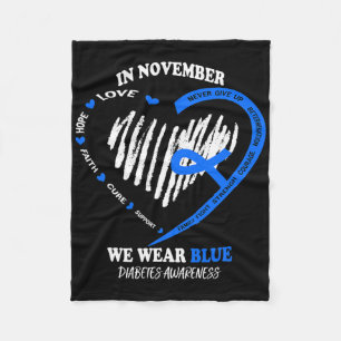 Im November tragen wir Blue Messy Bun Diabetes Awa Fleecedecke