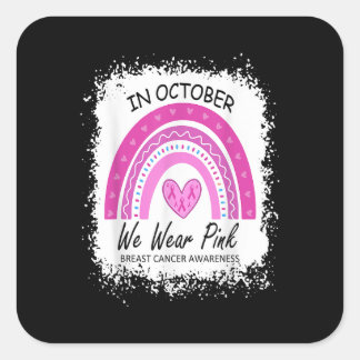 Im Oktober tragen wir eine rosa Brustkrebserkranku Quadratischer Aufkleber