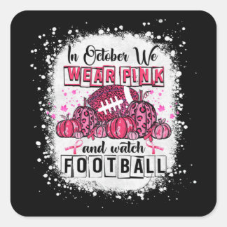 Im Oktober tragen wir Pink Football Breast Cancer Quadratischer Aufkleber