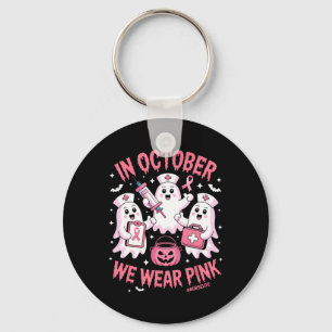 Im Oktober tragen wir Pink Nurse Ghost Halloween B Schlüsselanhänger