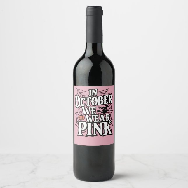Im Oktober tragen wir rosa Halloween Hexe Weinetikett (Vorderseite)