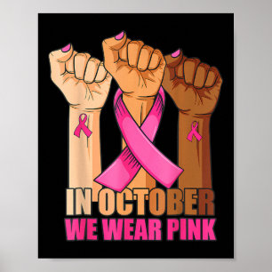 Im Oktober tragen wir Rosa Hand heben Brustkrebs A Poster