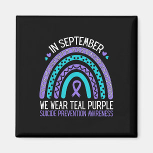 Im September tragen wir Aquamarines Lila Ribbon-Su Magnet