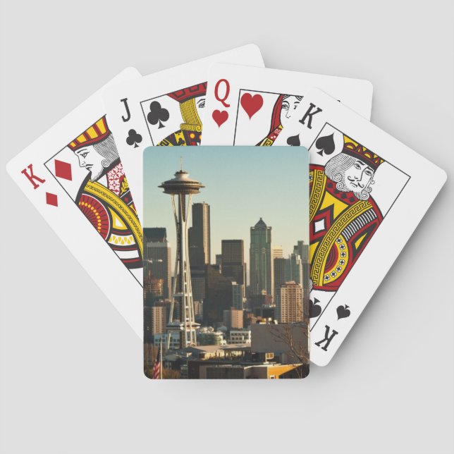 Im Stadtzentrum gelegene Seattle-Skyline und Spielkarten (Rückseite)