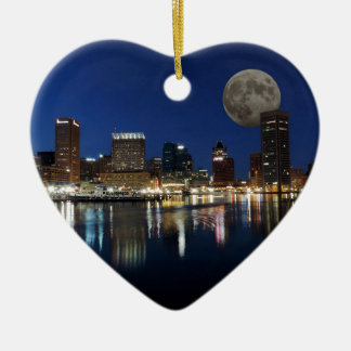 Im Stadtzentrum gelegener Dämmerungs-Skyline-Mond Keramikornament