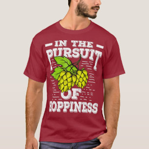 Im Streben nach dem Bierbrauen im Sportbootsektor T-Shirt