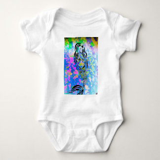 Im T-Shirt der urbanen Kunst im Meer Baby Strampler