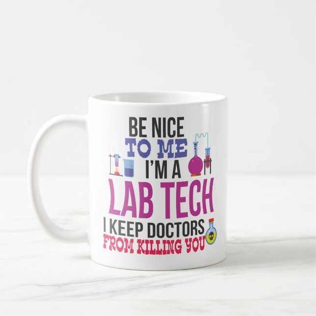 Im un technicien de laboratoire de tasse de café (Gauche)