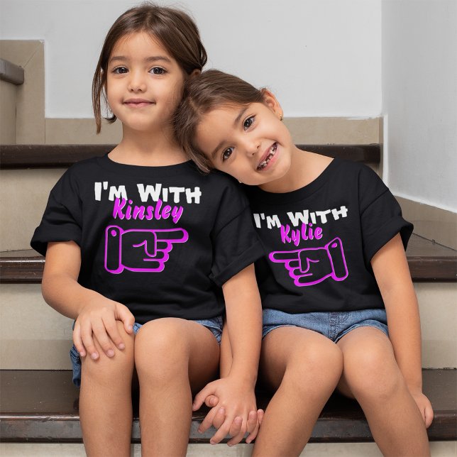 I'm With Custom Name Hand Pointing Left Cute Girls T-Shirt (Von Creator hochgeladen)