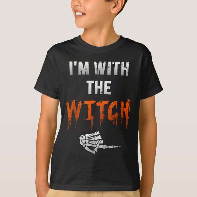 I'm With Witch Skeleton Hand Funny Halloween Husba T-Shirt (Vorderseite)