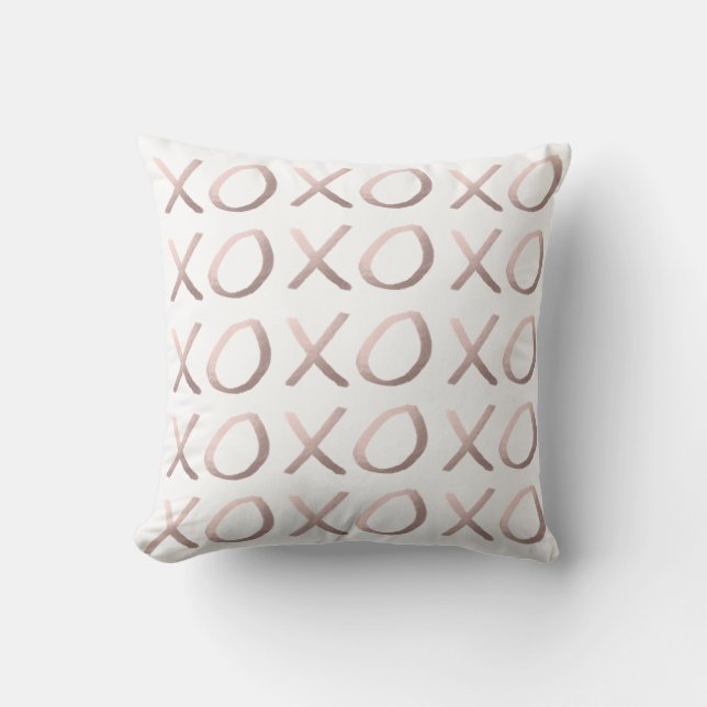 Imitat-Rosen-Goldtypographie umarmt und küsst xoxo Kissen (Vorderseite)