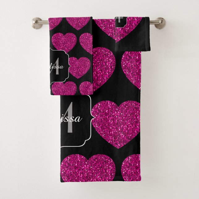 Imitate des heißen rosa Herzens Monogramm Badhandtuch Set (Insitu)