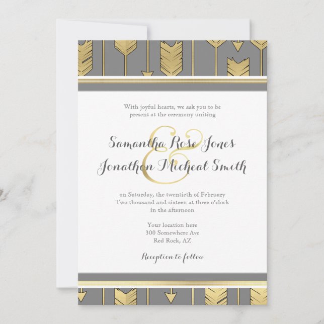 Imitate Foil Golden Arrows Gray Wedding Einladung (Vorderseite)