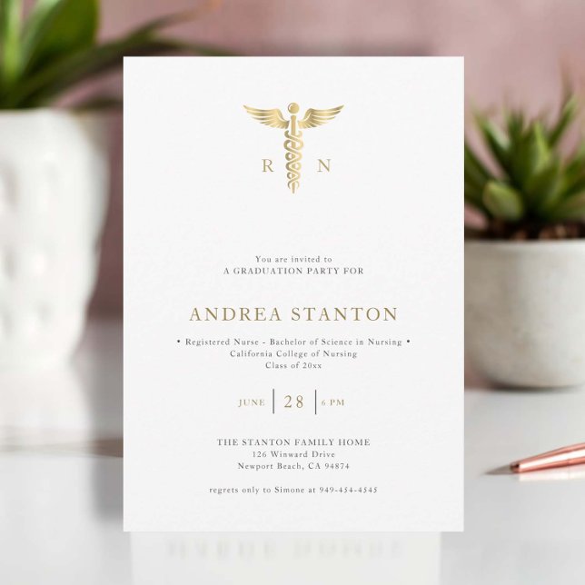 Imitate für Abschluss von Krankenschulen Gold Cadu Einladung (nursing school graduation gold caduceum elegant minimalist modern white simple classy nurse grad)