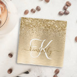 Imitate Gold Brushmetall Glitzer Print Monogram Glasuntersetzer<br><div class="desc">Dieses schicke Glas-Untersetzer-Design mit hübschem goldglänzenden Glitzer auf goldgebürstetem metallischem Hintergrund ist einfach zu personalisieren.</div>