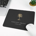 Imitate Gold Palm Tree Logo Mousepad<br><div class="desc">Chic personalisiertes Mousepad für Ihr Business oder Zuhause-Büro verfügt über zwei Textzeilen in klassischer Weißschrift auf einem kohlegrauen Hintergrund, der mit einer tropischen Palmenbilderzeichnung in Imitaten mit Goldfolie geschmückt ist.</div>