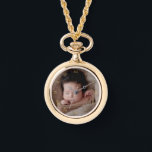 Imitate Gold römische Zahlen und kundenspezifische Armbanduhr<br><div class="desc">Charmante Uhr mit einem Overlay aus goldfarbenen römischen Ziffern,  zu denen Sie Ihr eigenes Foto hinzufügen können.</div>