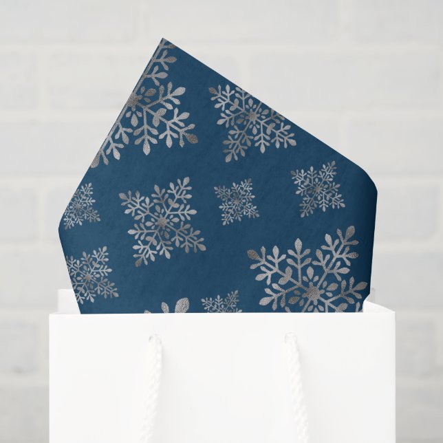 Imitate graue Schneeflocken auf blau (nicht echter Seidenpapier (Geschenktüte)