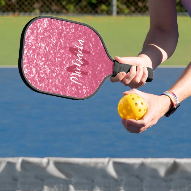 Imitate mit hellrosa Rose Glitzer Monogram Pickleball Schläger (InSitu)