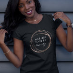 Imitate Rose Abstraktes Logo T-Shirt<br><div class="desc">Dieses schicke Tee wurde speziell für unsere Abstrakte Logokollektion entworfen und enthält Ihren Namen oder Firmennamen, umgeben von einem abstrakten Circle Logo in Imitate Rose Gold Folie.</div>