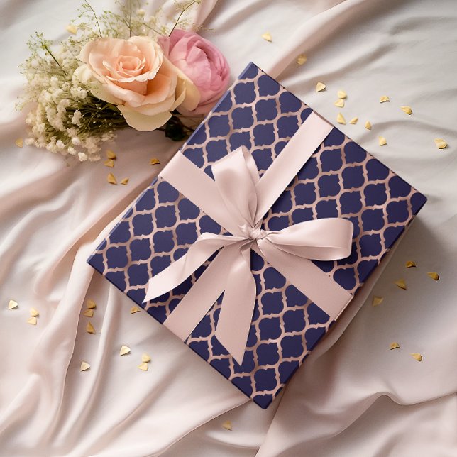 Imitate Rose Gold Foil und Navy Blue Quatrefolie Geschenkpapier (Faux Rose Gold Foil and Navy Blue Quatrefoil Wrapping Paper)