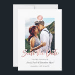 Imitate Rose Gold & Grau Monogramm Save the Date<br><div class="desc">Moderne und trendige Save the Date Fotokarte in Grau,  Weiß und Imitat Rose Goldfolie,  Ihr Foto und Monogramm,  und ein handgeschriebenes Pinselskript.</div>