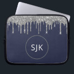 Imitats Navy Blue Silver Driving Glitzer Monogram Laptopschutzhülle<br><div class="desc">Silver und Navy Blue Imitats Dripping Glitzer und Sparkle Elegant Mit Monogramm Initials Case. Dieser Fall kann so angepasst werden,  dass er Ihren Anfangs- und Vornamen enthält.</div>