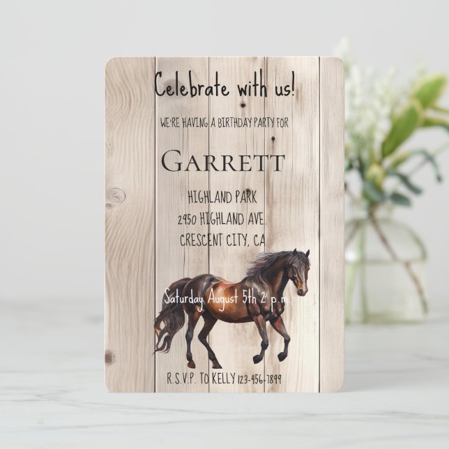 Imitats Wood Horse Geburtstag Einladung (Stehend Vorderseite)